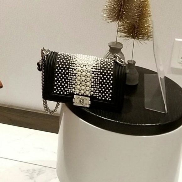 Chanel Pearl Medium Boy Bag Limited Edition - Picture 5 of 7